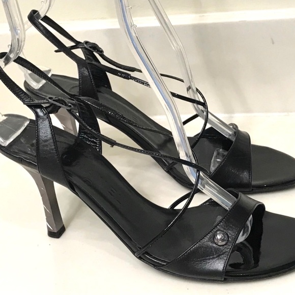 Iconic Chanel CC Quilted Heels - Picture 2 of 9